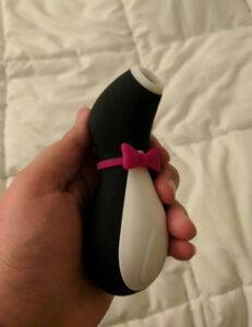Click to view full screen Satisfyer PRO Penguin - Sugador e Estimulador de Clitóris com Ondas de Pressão à Prova D’Água photo review