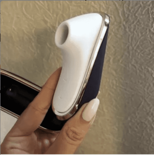 Click to view full screen Satisfyer Traveler - Vibrador e Estimulador de Clitóris photo review