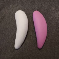 Satisfyer Curvy 1+ - Estimulador Clitoriano com 11 Intensidades de Pulsação e Vibração e Controle via APP photo review