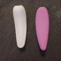 Satisfyer Curvy 1+ - Estimulador Clitoriano com 11 Intensidades de Pulsação e Vibração e Controle via APP photo review